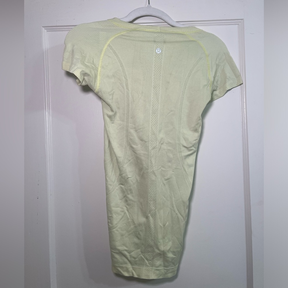 Lululemon shortsleeve shirt